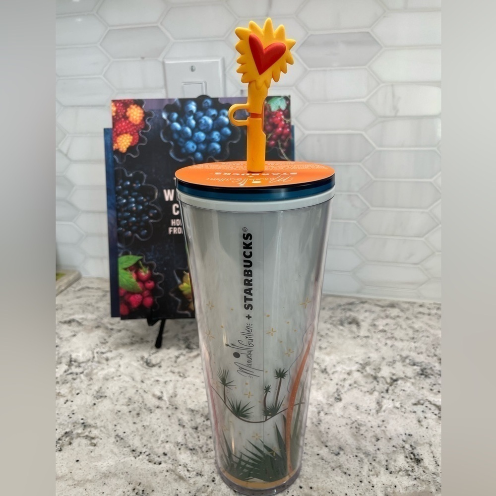 Starbucks x Manuela Guillen Heart Silicone Straw Topper Cold Cup. NWT. HTF